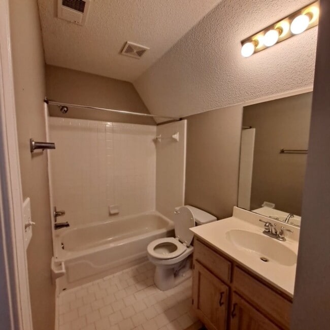 Building Photo - 9152 Bellehurst Cove