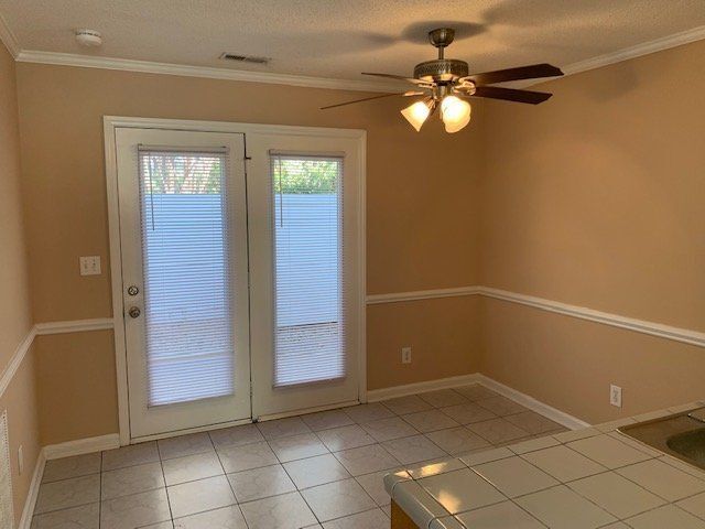 Building Photo - 3800 Sterling Pointe Dr