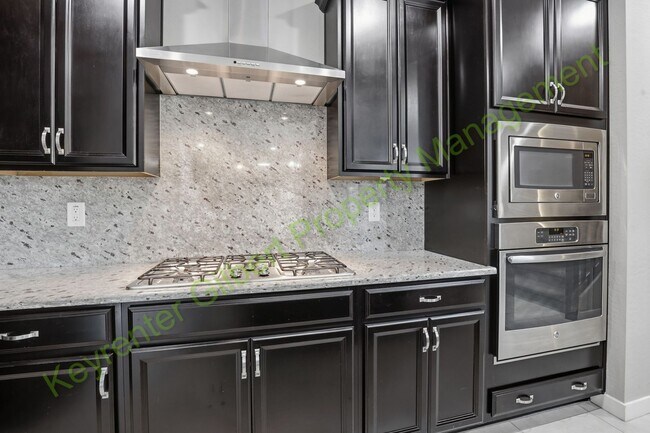 Building Photo - Charming 3-bed/3bath Gilbert Corner Lot Ho...