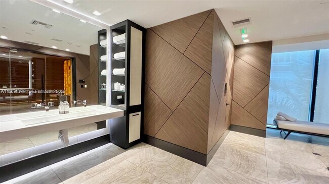 Building Photo - 17141 Collins Ave