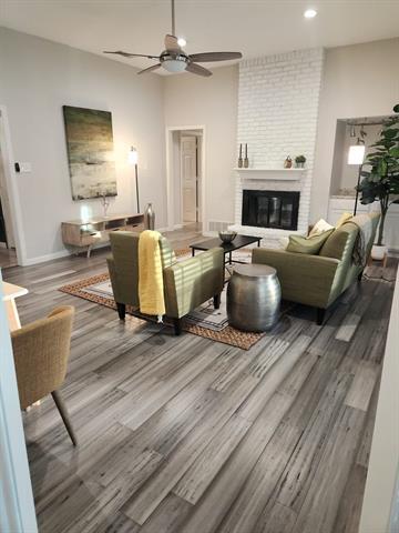 Building Photo - 16235 Red Wood Cir N