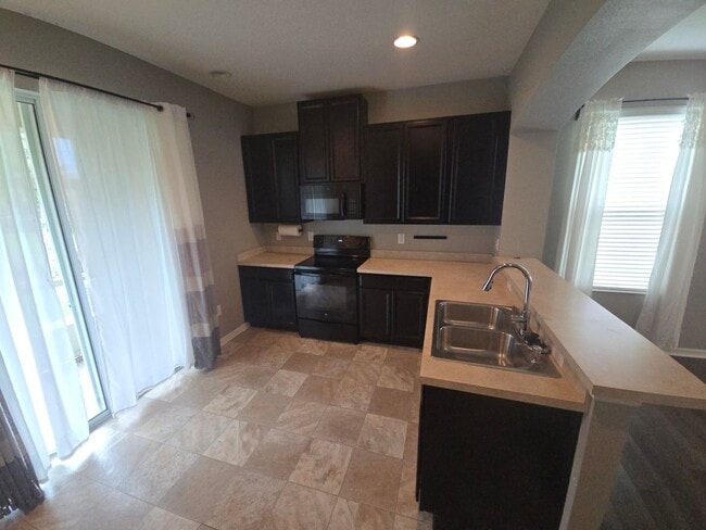 Building Photo - Beautiful 2/2.5 ***All included*** Interne...