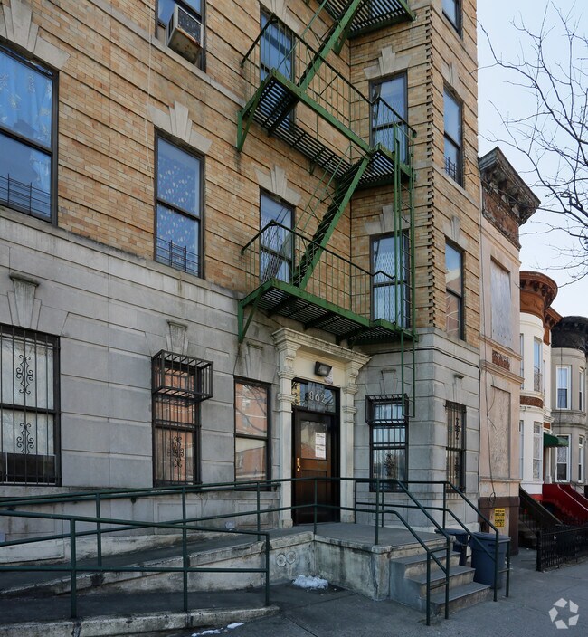 Building Photo - 862 Macon St