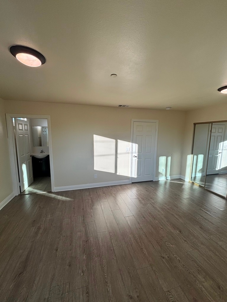 Building Photo - 214 E 101st St