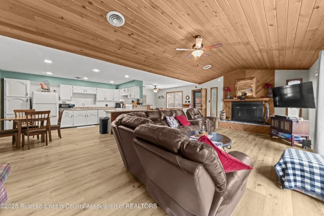Building Photo - 119 Chaparral Dr