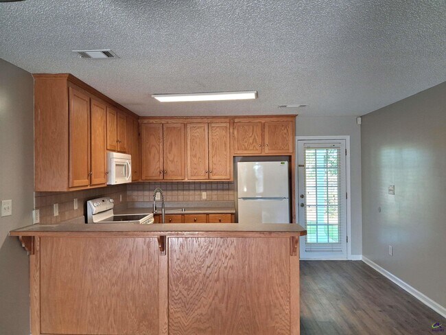 Building Photo - 105 Monticello Dr