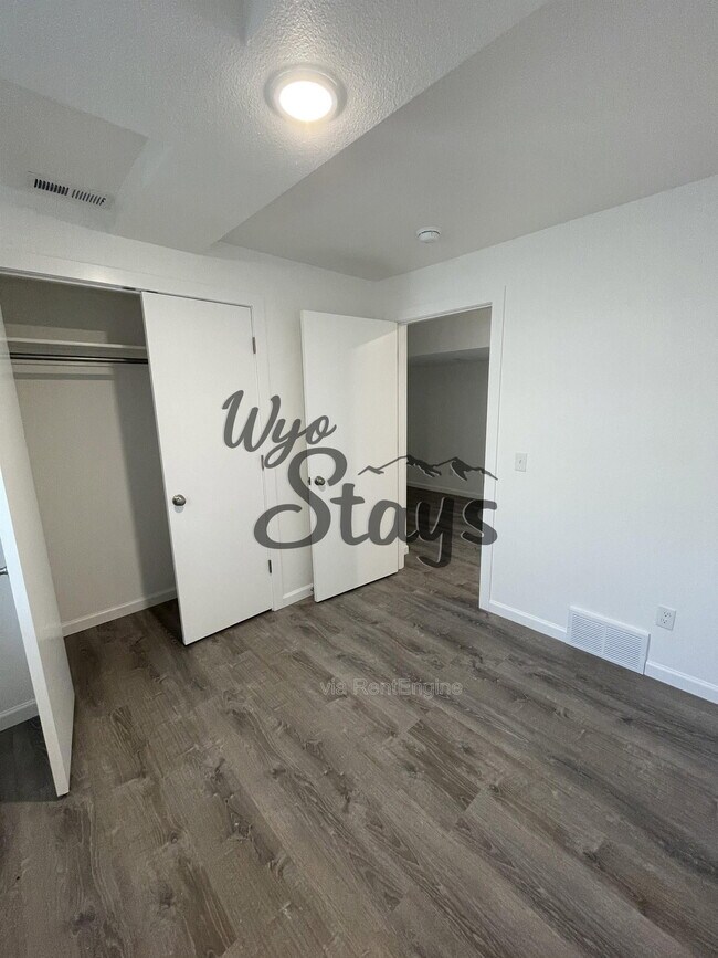 Building Photo - 929 Park Dr
