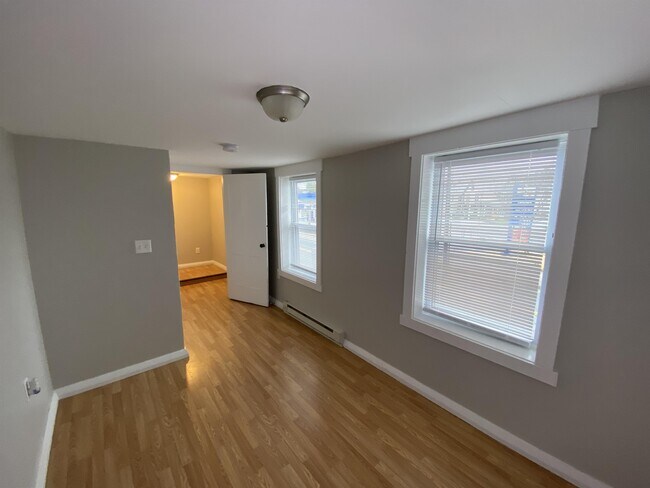 Building Photo - 212 York St