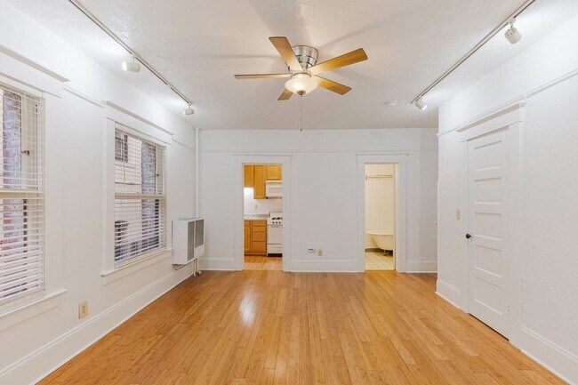 Building Photo - 2066 NW Glisan St