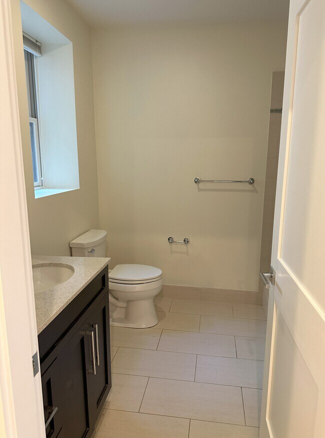 Building Photo - 4 Montague St