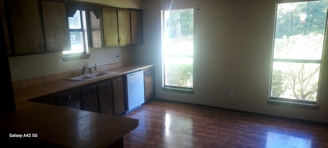 Building Photo - 8208 US-165