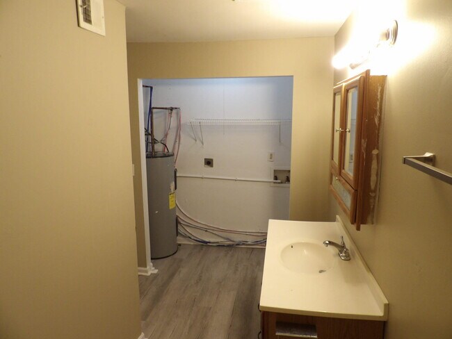 Building Photo - 140 Landings Dr