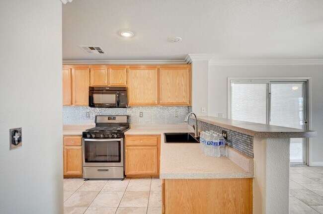 Building Photo - Beautiful 3 Bedroom Home!