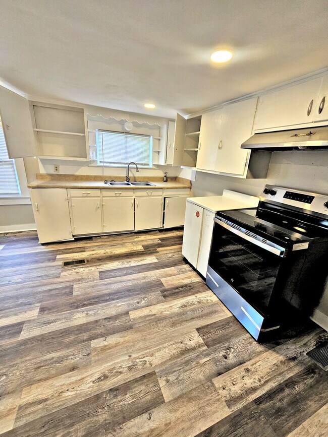 Building Photo - 414 5th Ave SW