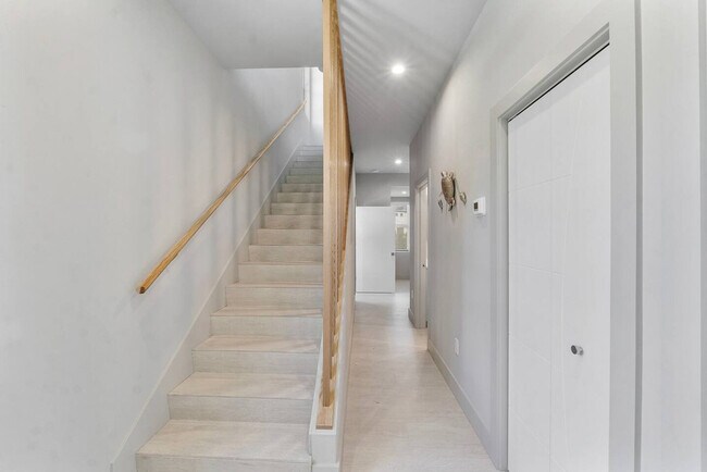 Building Photo - 99 Seaside Ave