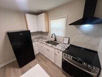 Building Photo - Charming, Fully Renovated 2-Bedroom in West Columbia