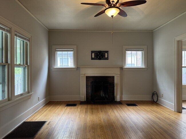 Building Photo - 1004 S Busey Ave