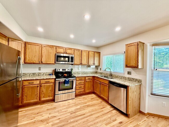Building Photo - 2112 Bent Tree Ln