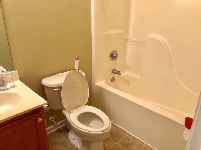 Building Photo - 3 Bedroom 2 Bath House in Quail Hill - Goo...