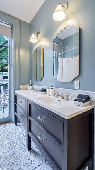 Building Photo - 604 Baronne St