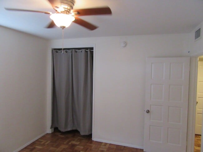 Building Photo - 807 Cherry St