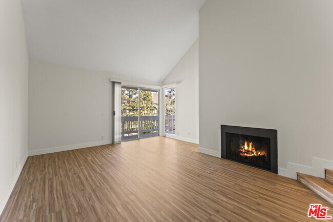 Building Photo - 4338 Redwood Ave