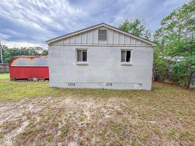 Building Photo - 220 Ennis St