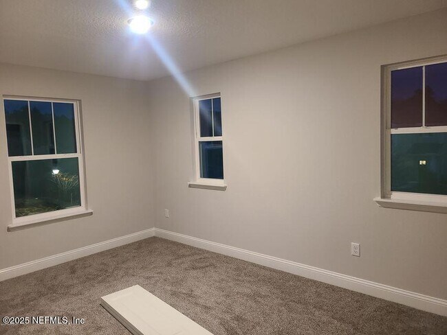 Building Photo - 25 Roycroft Pl