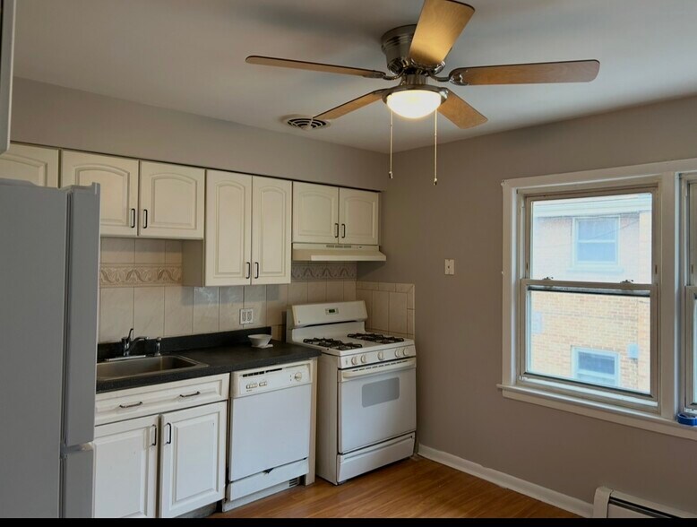 Building Photo - 1039 David Dr