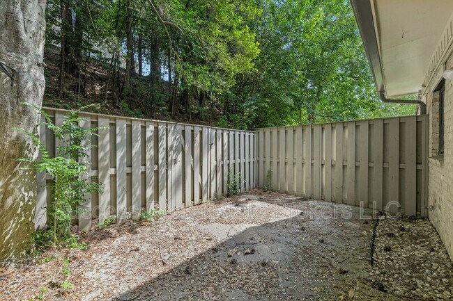 Building Photo - 98 La Rue Pl NW