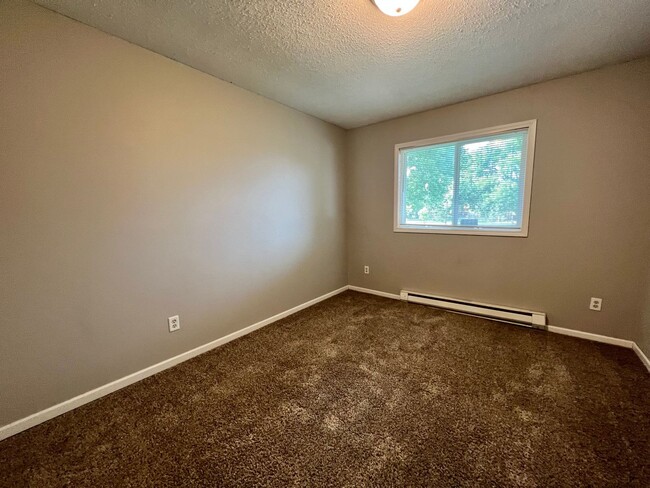 Building Photo - 4 Bedroom Twinhome in West Fargo!!