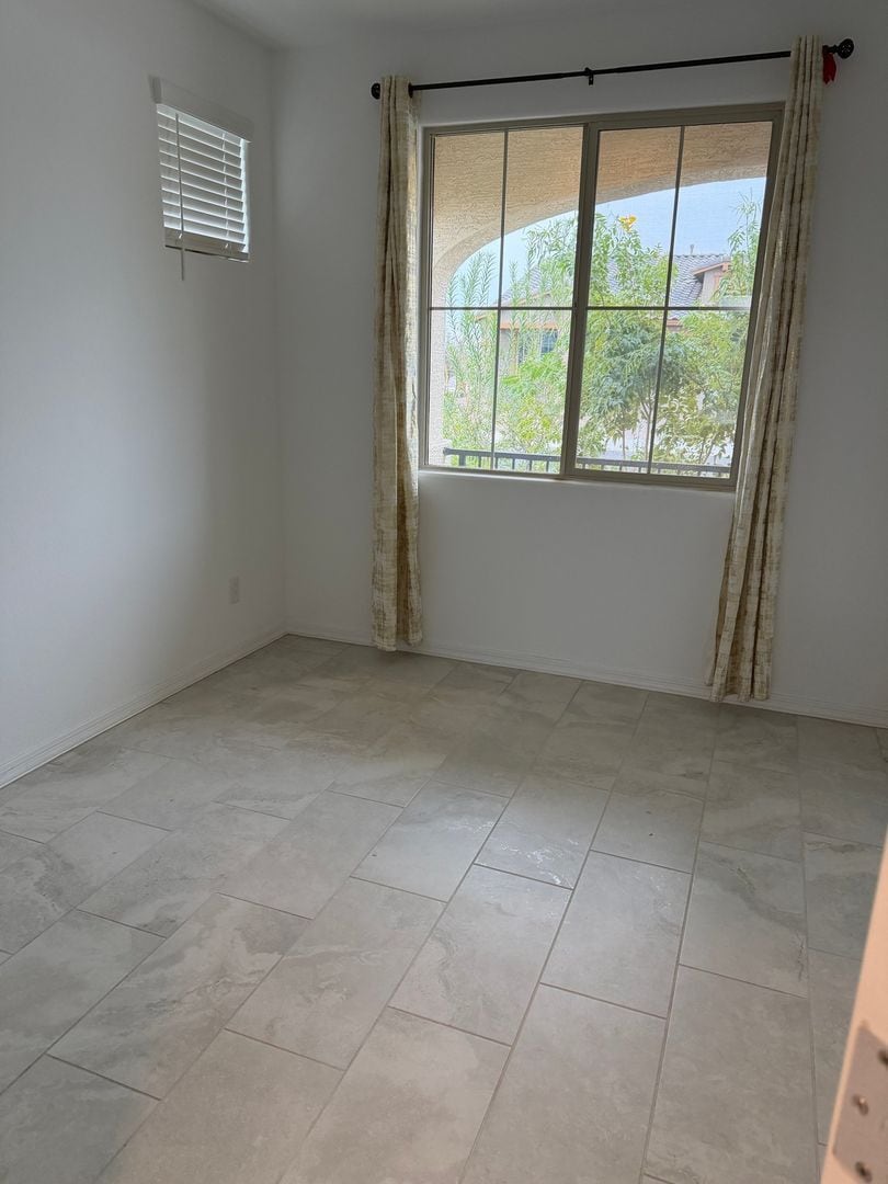 Building Photo - 10924 E Texas Ave