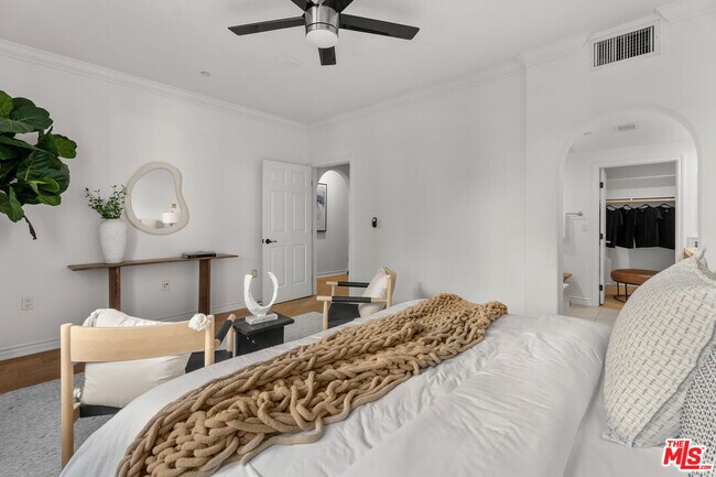 Building Photo - 5935 Playa Vista Dr