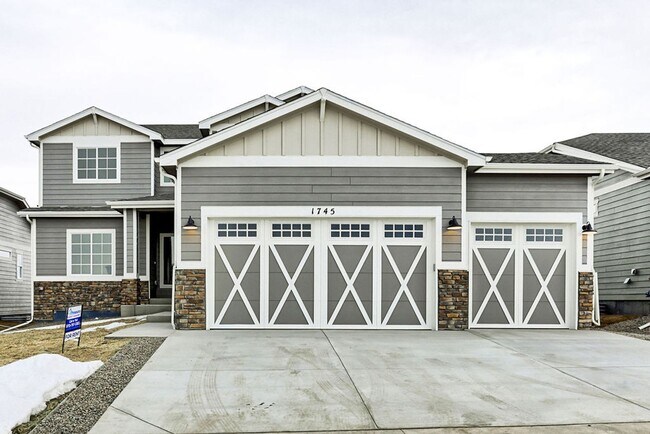 Building Photo - 3 Bedroom 3 Bath home in Raindance