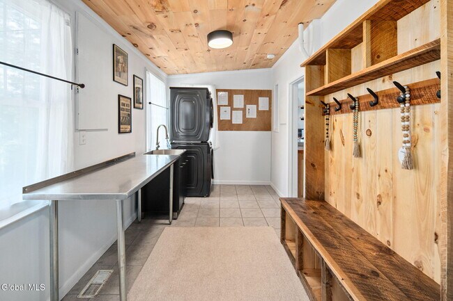 Building Photo - 1136 Enid Rd