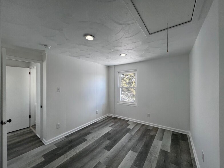 Building Photo - 866 Miller Ave