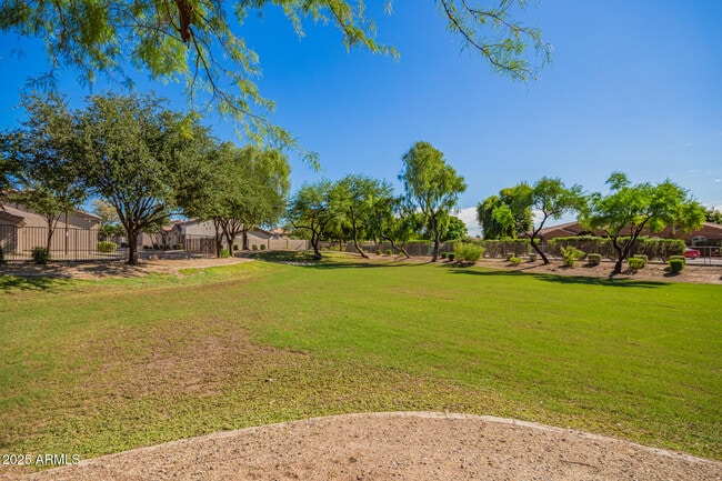 Building Photo - 7978 W Beck Ln