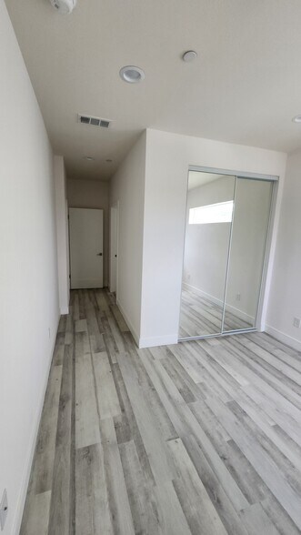 Building Photo - 2637 S Cochran Ave