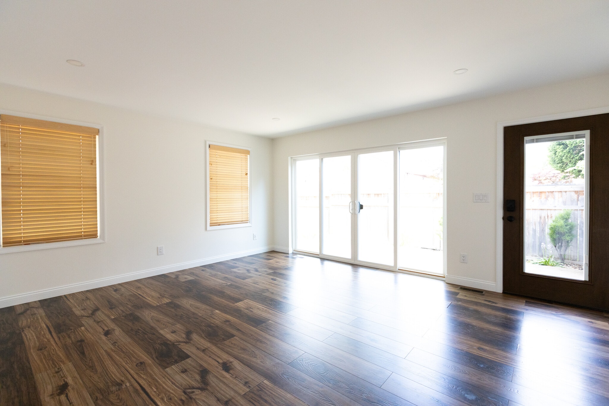 main living space with large sliding doors - 953 Dennison Ave