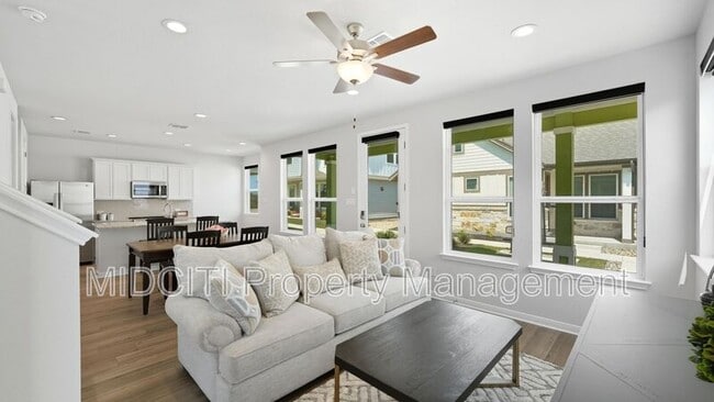 Building Photo - 2133 Hofstaat