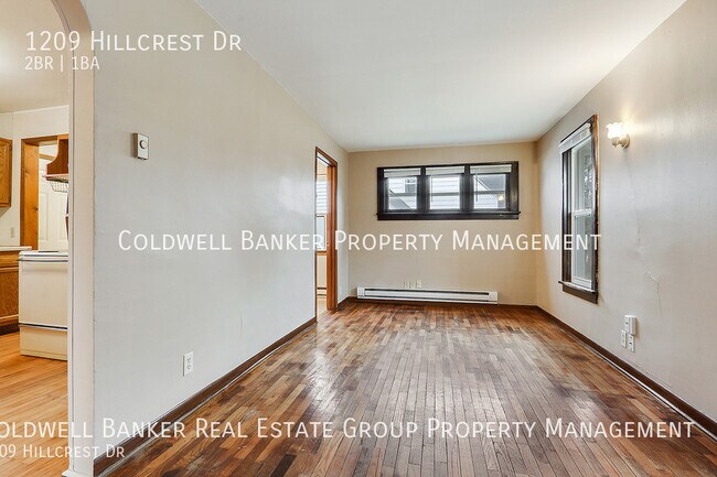 Building Photo - 1209 Hillcrest Drive, Kaukauna