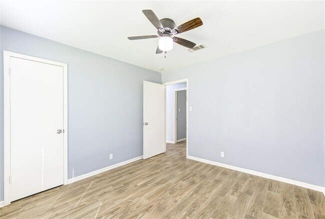 Building Photo - 1809 Lamar Dr