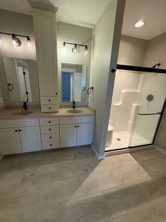 Building Photo - 3 Bedroom, 3 Bathroom - Shippensburg, PA!