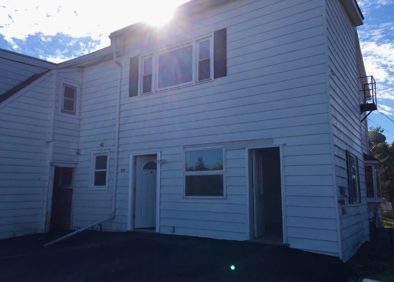 Building Photo - 212 Schoolhouse Rd