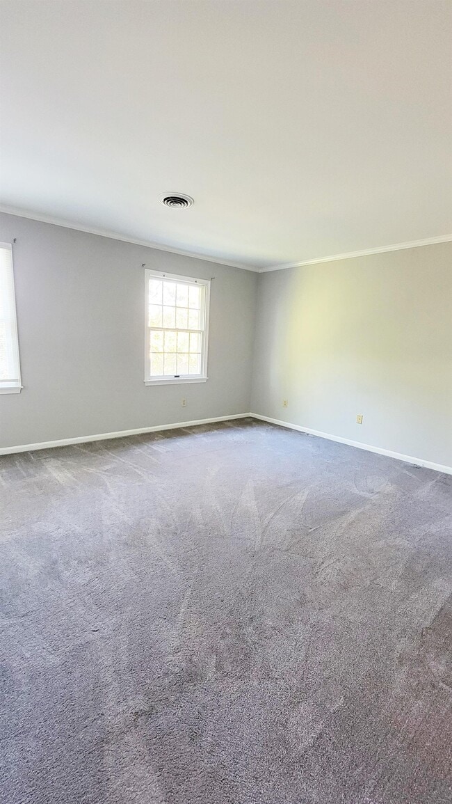 Building Photo - 830 Larch Way