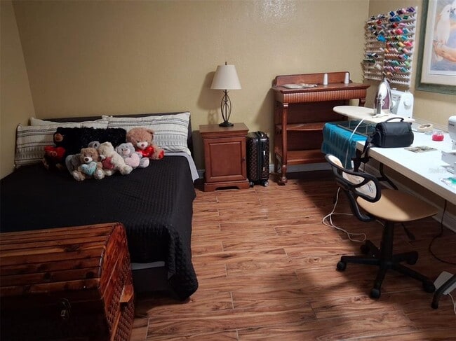 Building Photo - 12213 Saddle Strap Row