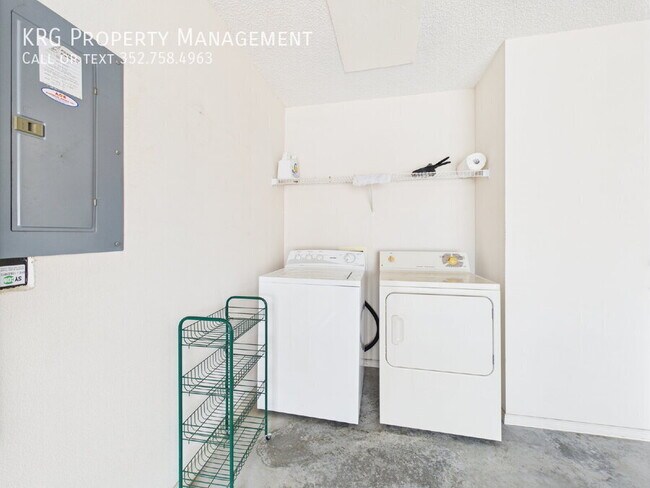 Building Photo - 480 Hildalgo Dr