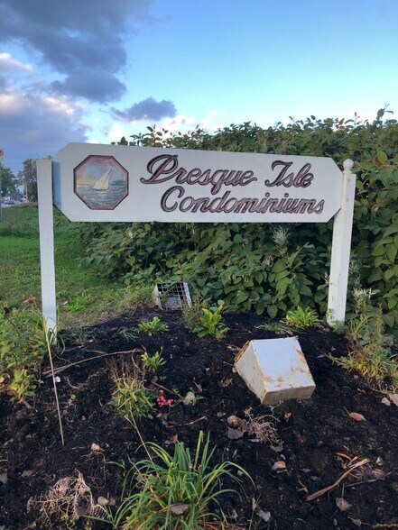 Building Photo - Presque Isla Condominiums