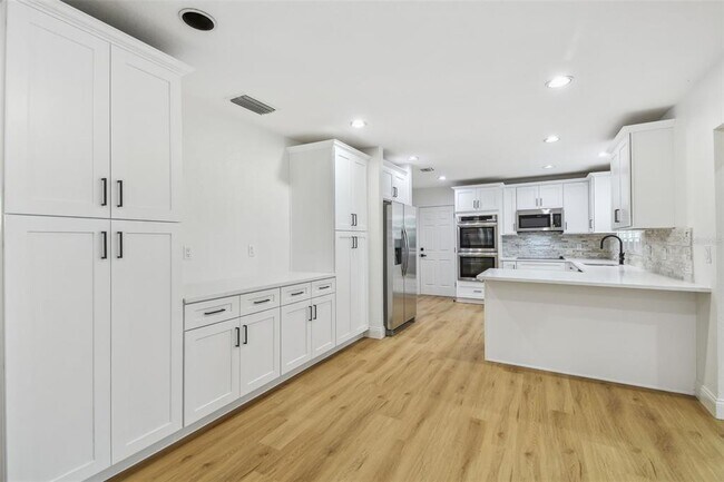 Building Photo - 4802 W Longfellow Ave