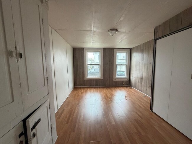 Building Photo - 405 New St